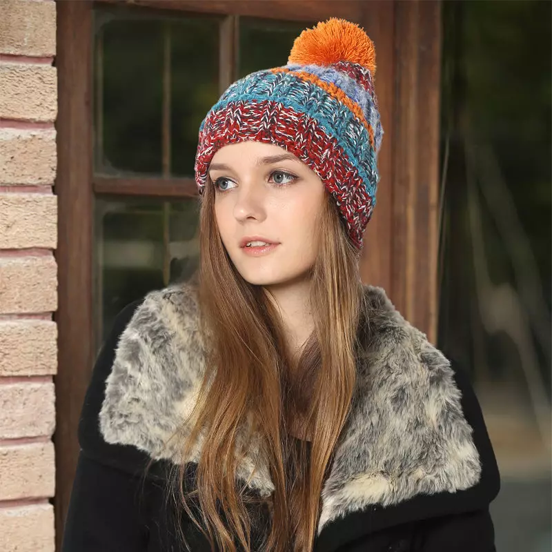 Modni zimski klobuki (185 fotografij): Sodobna moda na kape za jesensko in zimo, za ženske po 50 letih 2932_114