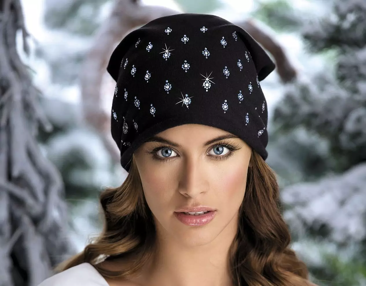Módne zimné klobúky (185 fotografií): Moderný móda na uzávery na jeseň a zimu, pre ženy po 50 rokoch 2932_138