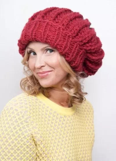 Módne zimné klobúky (185 fotografií): Moderný móda na uzávery na jeseň a zimu, pre ženy po 50 rokoch 2932_148