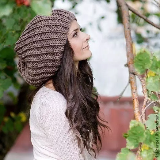 Módne zimné klobúky (185 fotografií): Moderný móda na uzávery na jeseň a zimu, pre ženy po 50 rokoch 2932_149