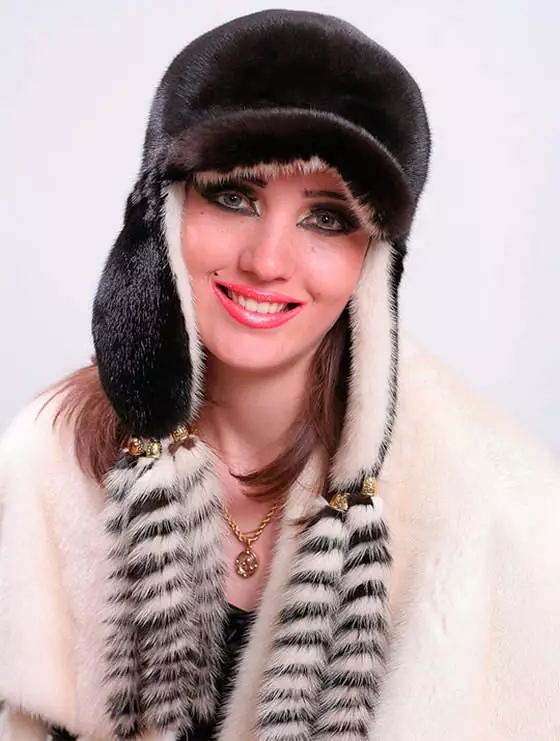 Módne zimné klobúky (185 fotografií): Moderný móda na uzávery na jeseň a zimu, pre ženy po 50 rokoch 2932_152