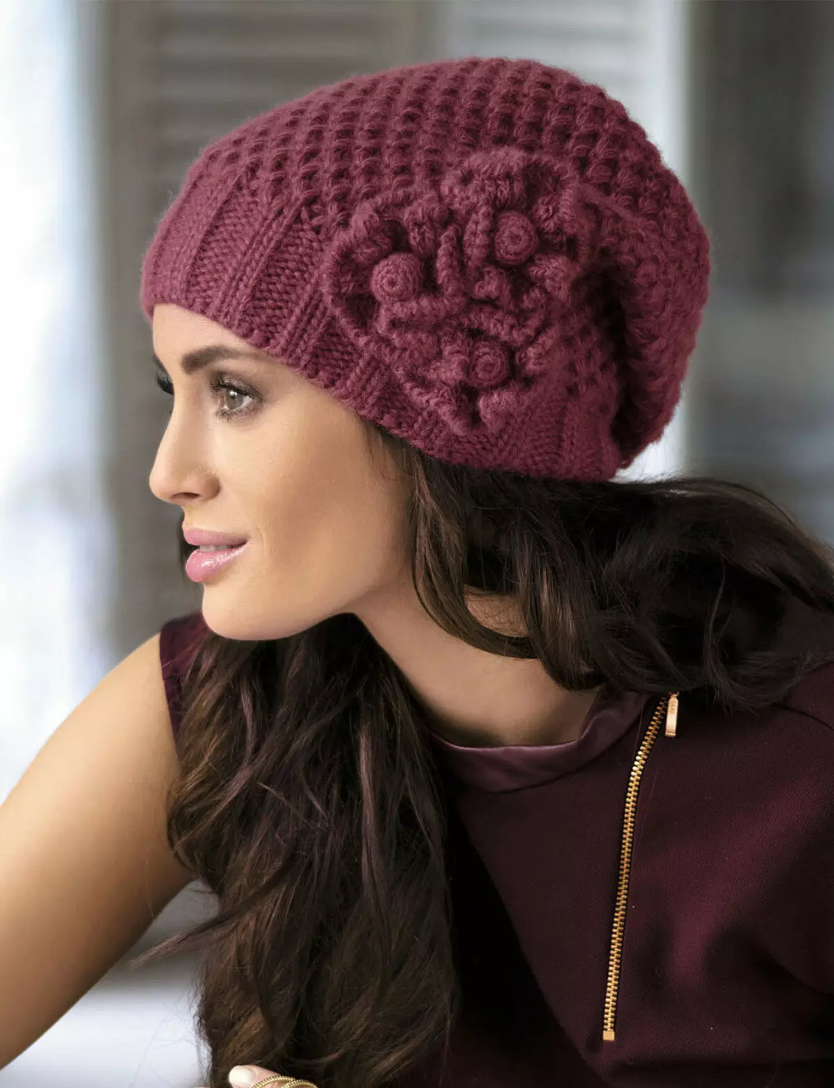 Módne zimné klobúky (185 fotografií): Moderný móda na uzávery na jeseň a zimu, pre ženy po 50 rokoch 2932_157