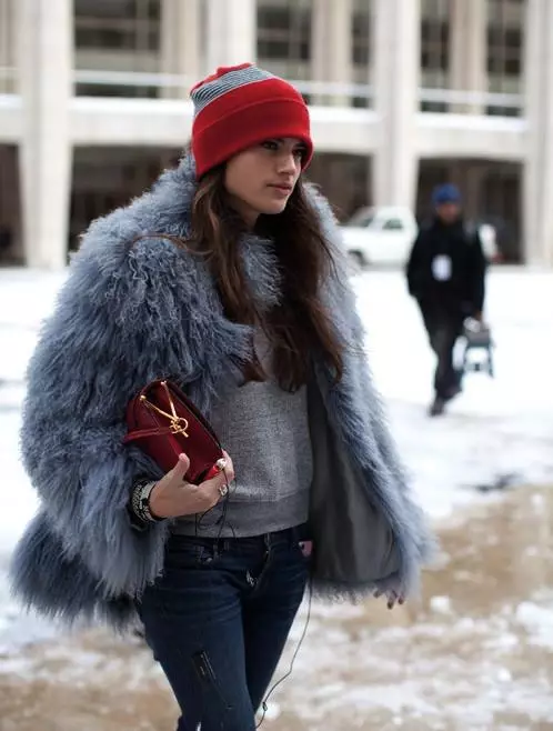 Módne zimné klobúky (185 fotografií): Moderný móda na uzávery na jeseň a zimu, pre ženy po 50 rokoch 2932_174