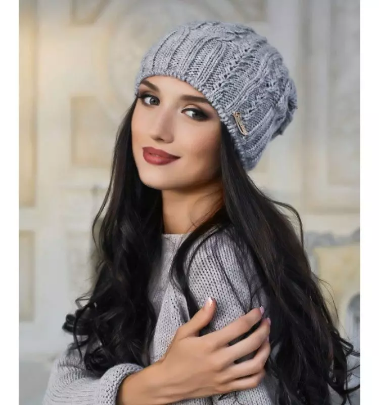 Módne zimné klobúky (185 fotografií): Moderný móda na uzávery na jeseň a zimu, pre ženy po 50 rokoch 2932_2
