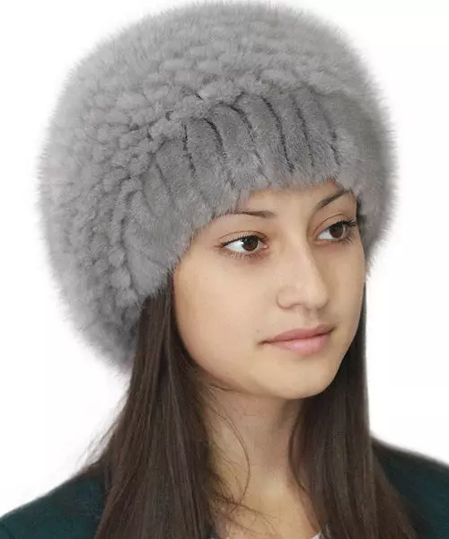 Modni zimski klobuki (185 fotografij): Sodobna moda na kape za jesensko in zimo, za ženske po 50 letih 2932_33