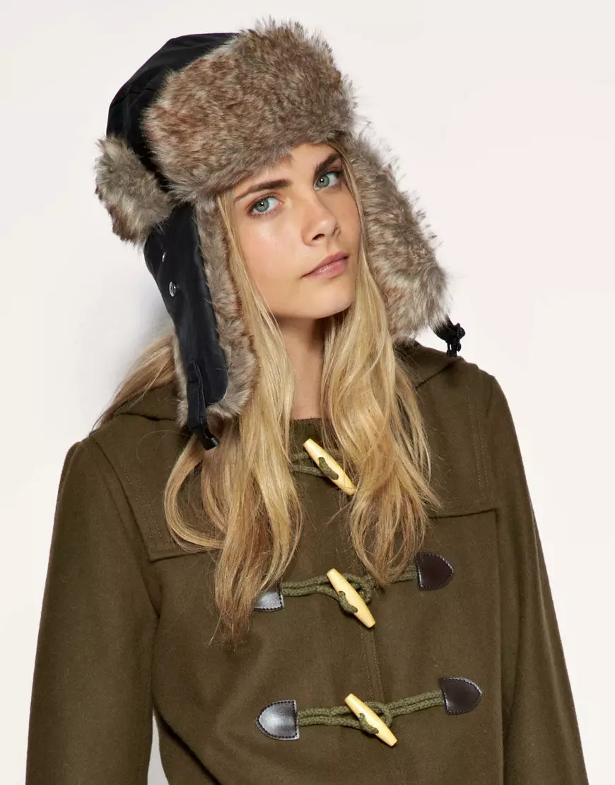Módne zimné klobúky (185 fotografií): Moderný móda na uzávery na jeseň a zimu, pre ženy po 50 rokoch 2932_35