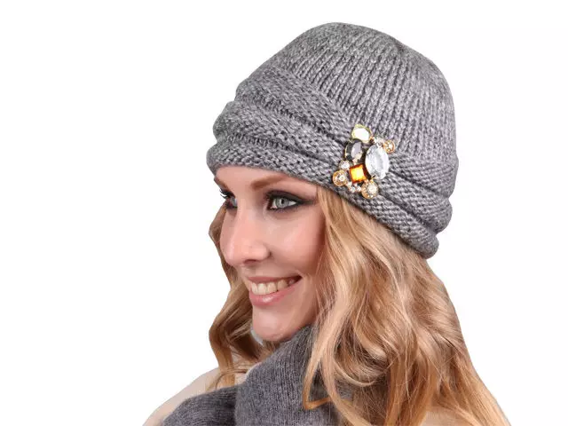 Modni zimski klobuki (185 fotografij): Sodobna moda na kape za jesensko in zimo, za ženske po 50 letih 2932_4