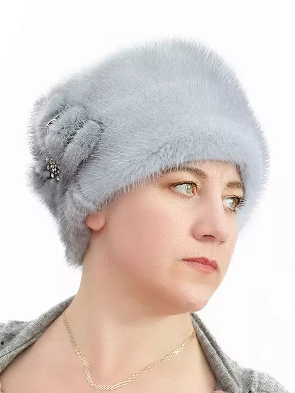 Modni zimski klobuki (185 fotografij): Sodobna moda na kape za jesensko in zimo, za ženske po 50 letih 2932_40