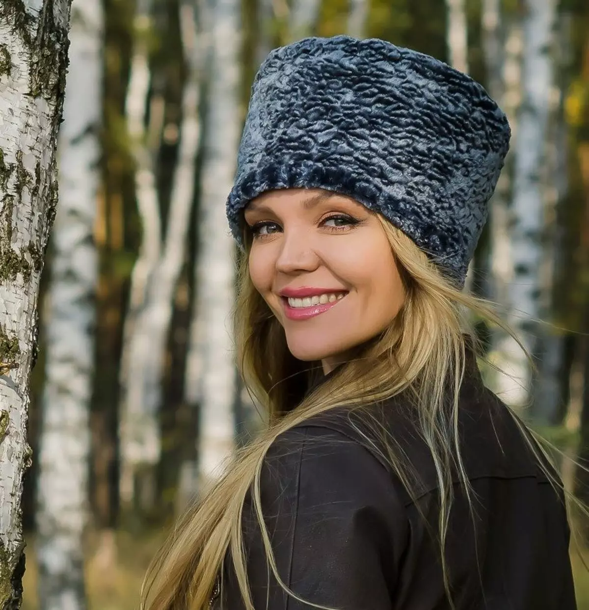 Modni zimski klobuki (185 fotografij): Sodobna moda na kape za jesensko in zimo, za ženske po 50 letih 2932_44