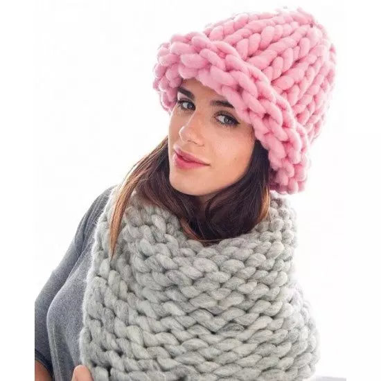 Módne zimné klobúky (185 fotografií): Moderný móda na uzávery na jeseň a zimu, pre ženy po 50 rokoch 2932_56