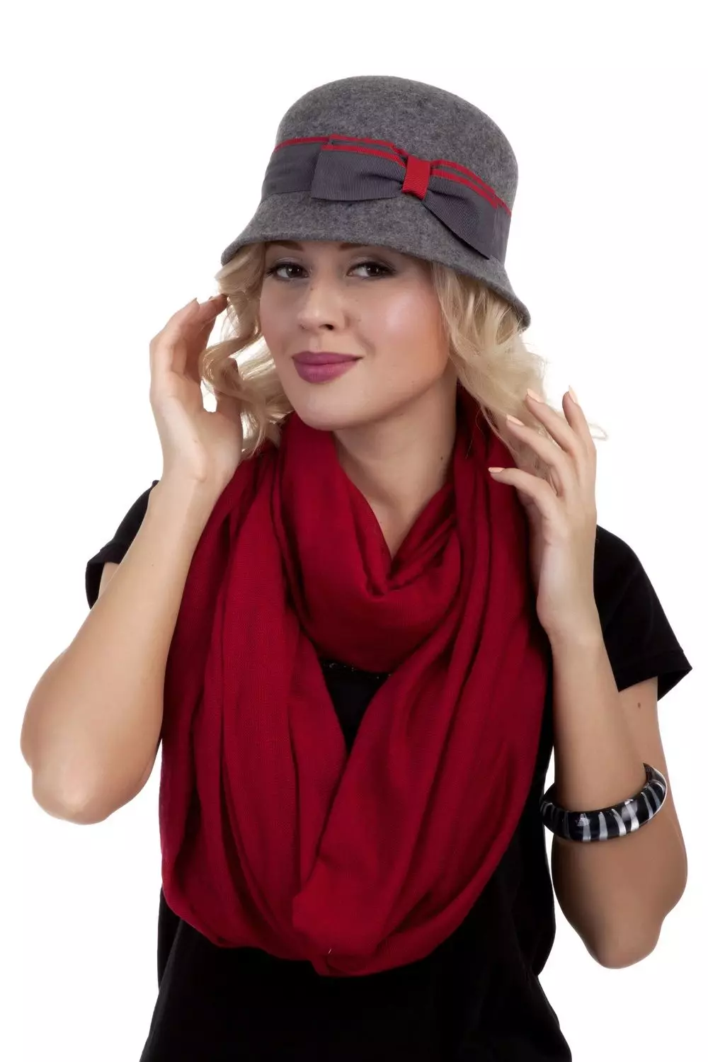Módne zimné klobúky (185 fotografií): Moderný móda na uzávery na jeseň a zimu, pre ženy po 50 rokoch 2932_90