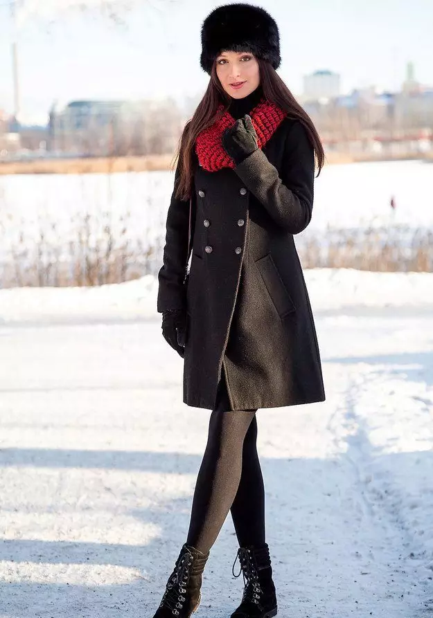 Cap под палтото (66 снимки): Какво капачка, за да носите със сако, кой модел е подходящ за класически палто, какво да изберат да синьо 2935_19
