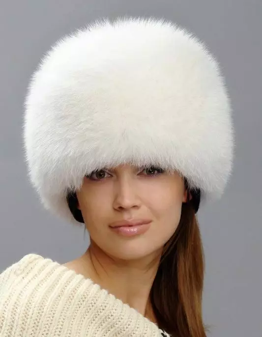 Valkoinen hattu (63 kuvat): Mikä on yllään, jossa on valkoinen takki, punainen ja valkoinen malleja, ruskea, jossa Aranah, sini-valkoinen hattu, pörröinen ja kukka, mistä punokset 2939_38