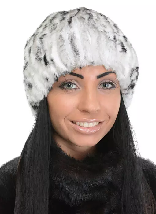 Fur Women's Hats (117 Photos): Hat-Tape, Fashionable Models 2021-2022 Made of Fur Chernoburki, Mink at iba pang Natural Fur 2949_102