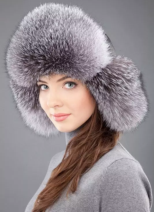 Fur Women's Hats (117 Photos): Hat-Tape, Fashionable Models 2021-2022 Made of Fur Chernoburki, Mink at iba pang Natural Fur 2949_111
