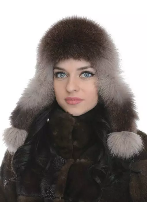 Piel gorras para mujer (117 fotos): hat-cinta, modelos de moda 2021-2022 hechos de piel chernoburki, visón y otras pieles naturales 2949_114
