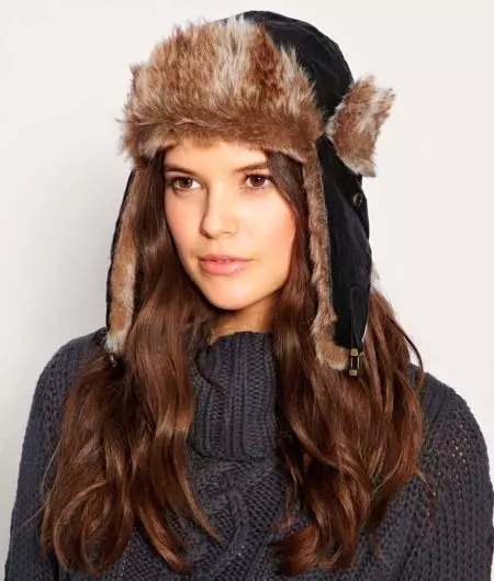 Fur Women's Hats (117 Photos): Hat-Tape, Fashionable Models 2021-2022 Made of Fur Chernoburki, Mink at iba pang Natural Fur 2949_115