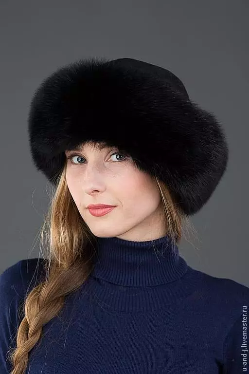 Fur Women's Hats (117 Photos): Hat-Tape, Fashionable Models 2021-2022 Made of Fur Chernoburki, Mink at iba pang Natural Fur 2949_22