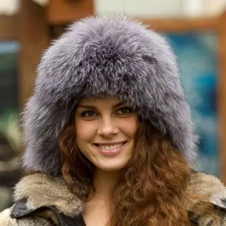 Hats femení de pell (117 fotos): cinta de barret, models de moda 2021-2022 Fabricat en pell Chernoburki, visó i altres pells naturals 2949_26