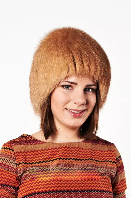 Hats femení de pell (117 fotos): cinta de barret, models de moda 2021-2022 Fabricat en pell Chernoburki, visó i altres pells naturals 2949_29