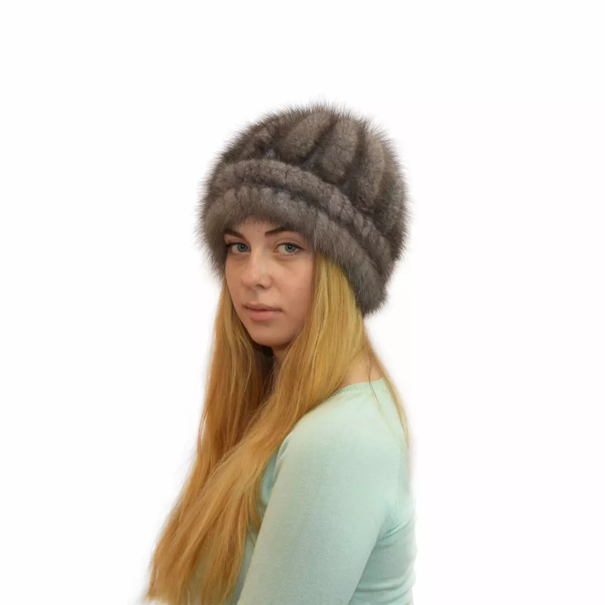 Fur Women's Hats (117 Photos): Hat-Tape, Fashionable Models 2021-2022 Made of Fur Chernoburki, Mink at iba pang Natural Fur 2949_30