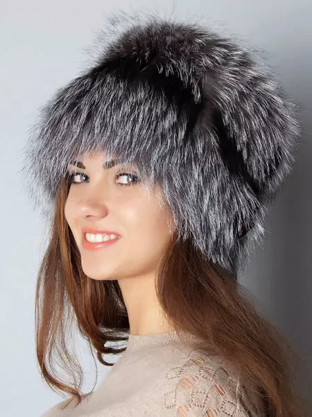 Hats femení de pell (117 fotos): cinta de barret, models de moda 2021-2022 Fabricat en pell Chernoburki, visó i altres pells naturals 2949_32