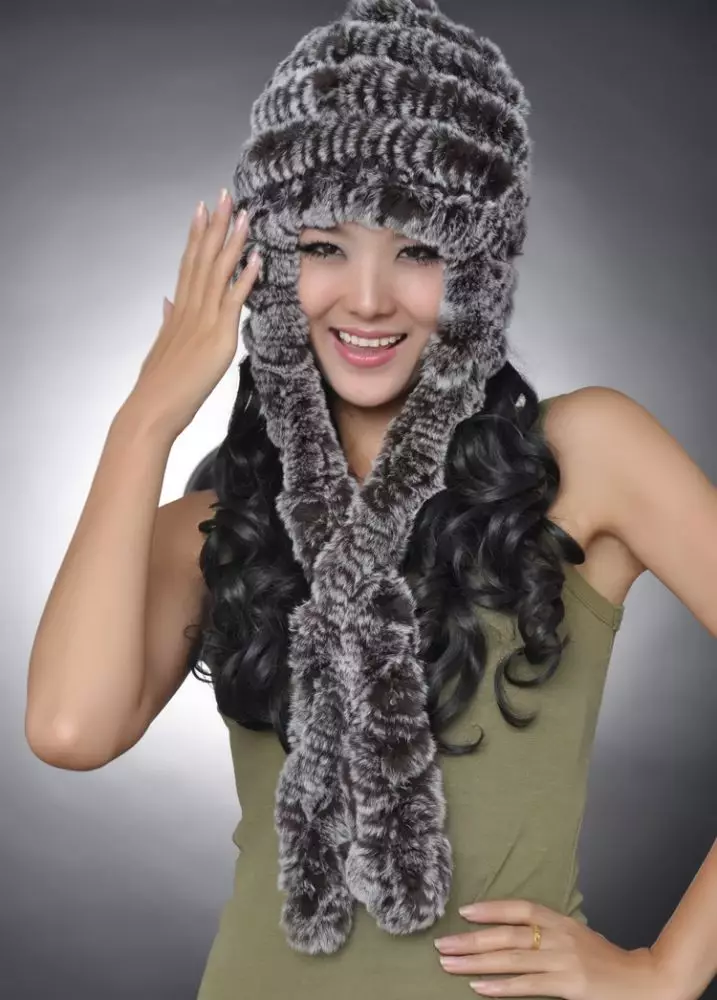 Fur Women's Hats (117 Photos): Hat-Tape, Fashionable Models 2021-2022 Made of Fur Chernoburki, Mink at iba pang Natural Fur 2949_42