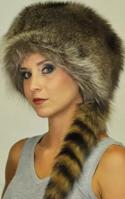 Hats femení de pell (117 fotos): cinta de barret, models de moda 2021-2022 Fabricat en pell Chernoburki, visó i altres pells naturals 2949_44
