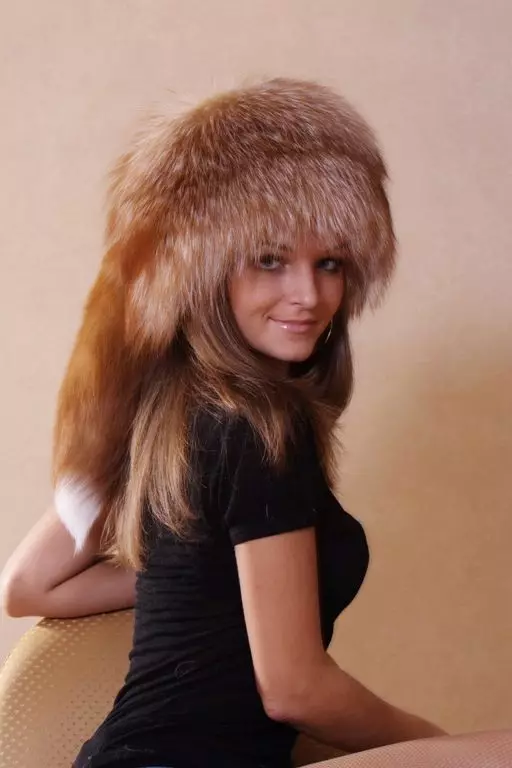 Hrz ženski šeširi (117 fotografija): šešir, moderni modeli 2021-2022 od krzna Chernoburki, mink i druge prirodno krzno 2949_46