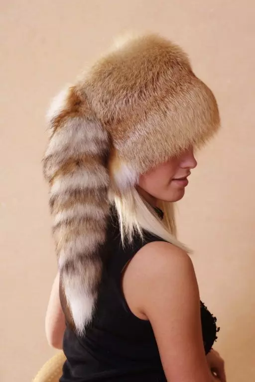 Karusnaha naiste mütsid (117 fotot): Hat-lint, moodsad mudelid 2021-2022 valmistatud karusnahast Chernoburi, naarits ja muu looduslik karusnahk 2949_47