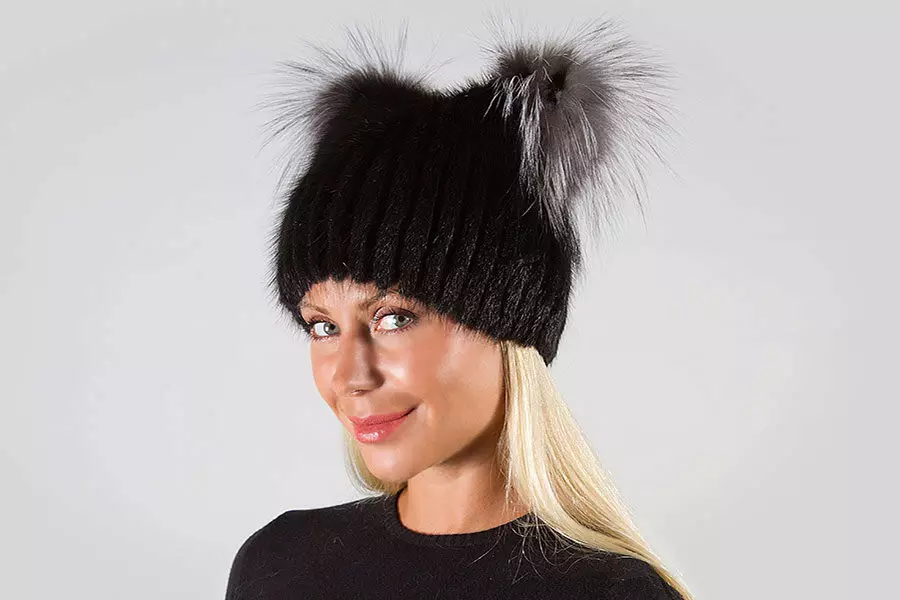 Fur Women's Hats (117 Photos): Hat-Tape, Fashionable Models 2021-2022 Made of Fur Chernoburki, Mink at iba pang Natural Fur 2949_79