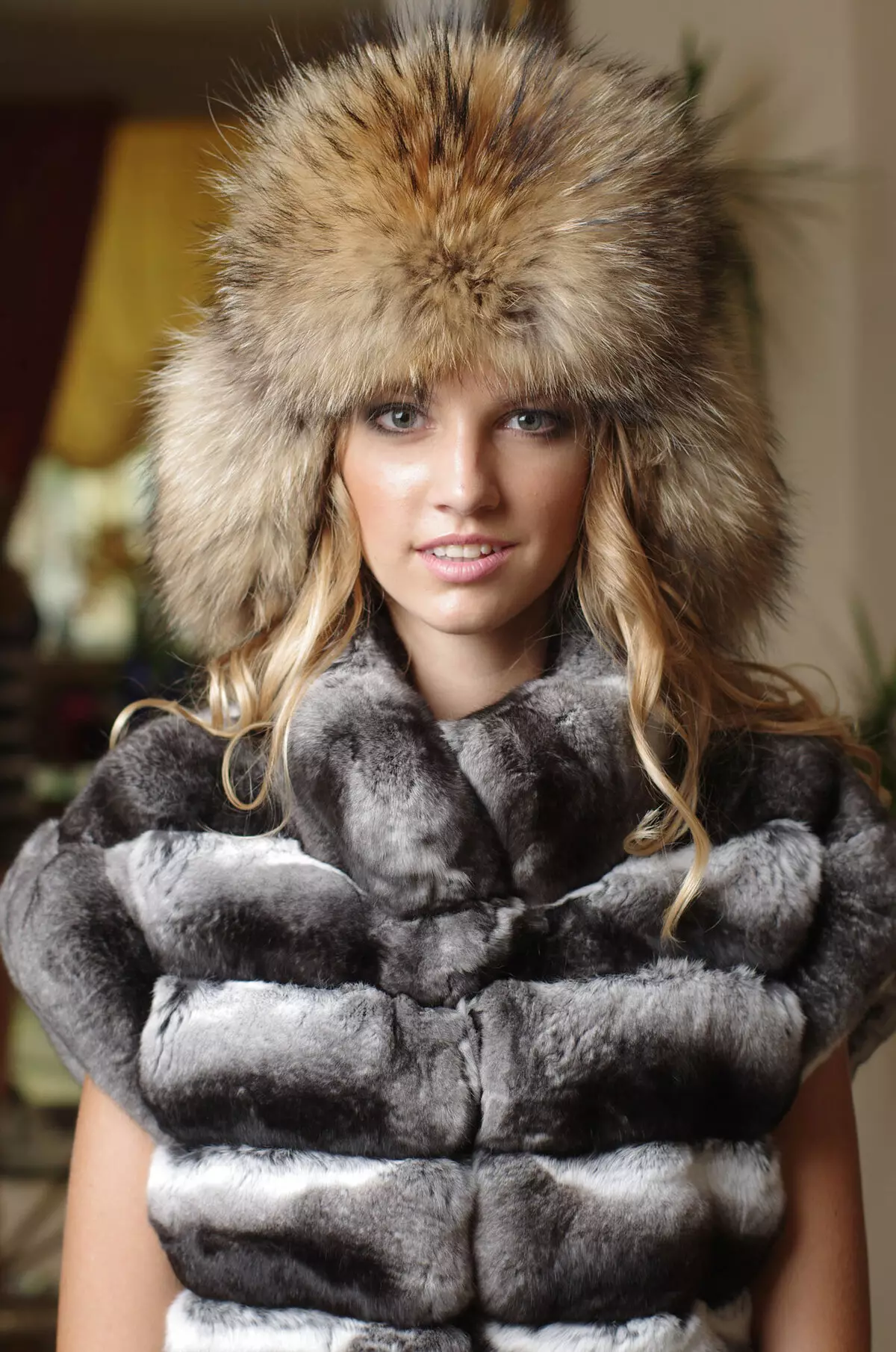 Fur Women's Hats (117 Photos): Hat-Tape, Fashionable Models 2021-2022 Made of Fur Chernoburki, Mink at iba pang Natural Fur 2949_81