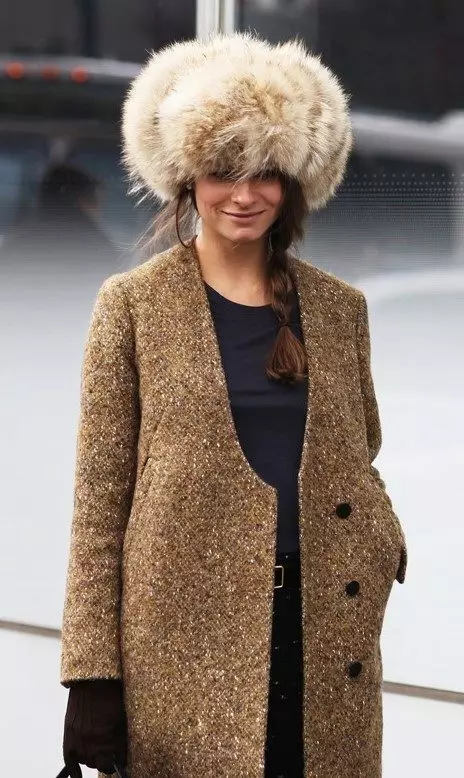 Hats femení de pell (117 fotos): cinta de barret, models de moda 2021-2022 Fabricat en pell Chernoburki, visó i altres pells naturals 2949_88
