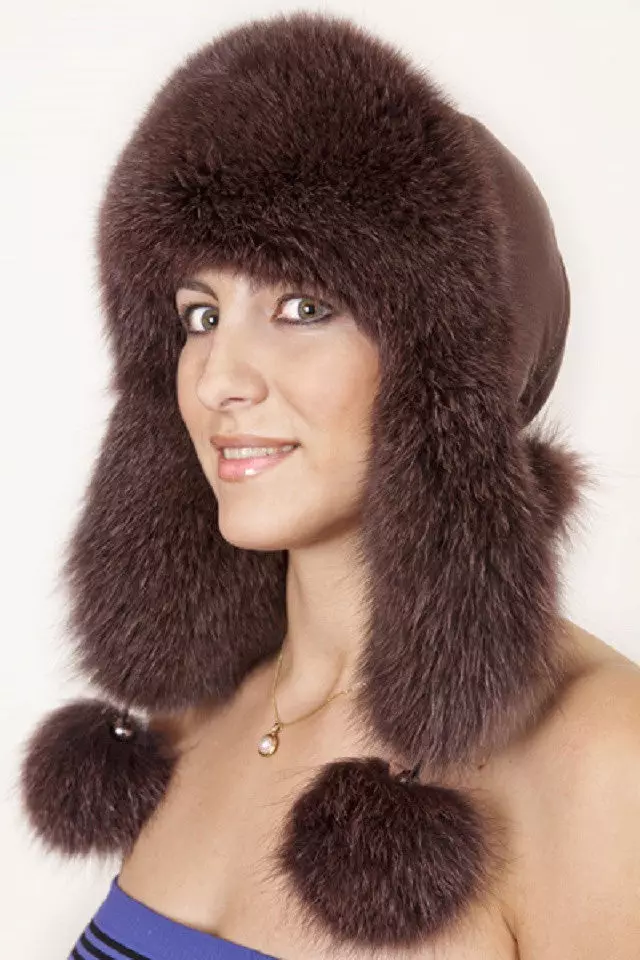 Лента-Ушанка (131 фотографии): со уши и крзно од овча, бела, со она што носејќи женски минк, зима од Чернобурки, со крзно 2953_108