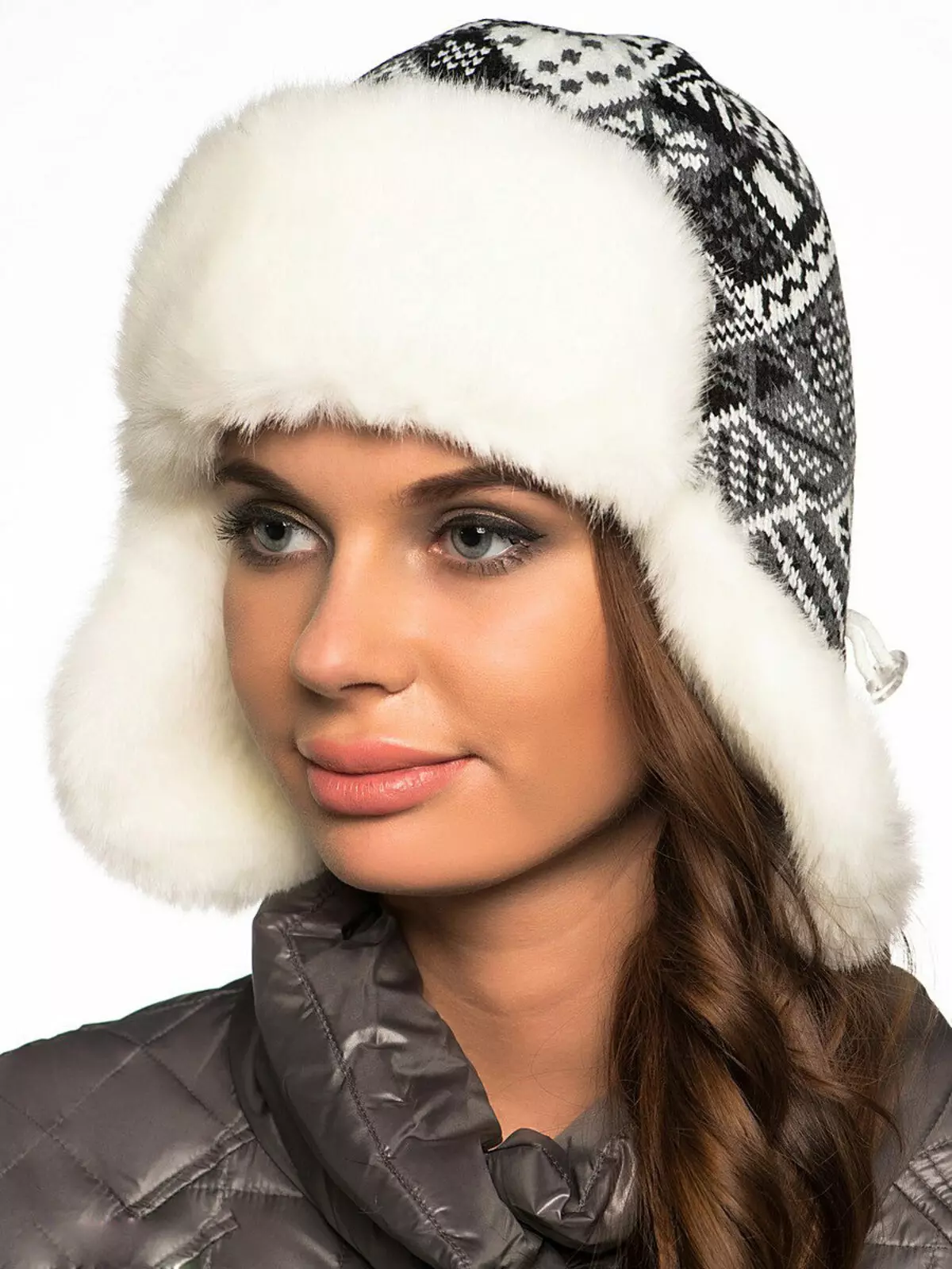 Лента-Ушанка (131 фотографии): со уши и крзно од овча, бела, со она што носејќи женски минк, зима од Чернобурки, со крзно 2953_112