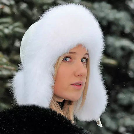 Лента-Ушанка (131 фотографии): со уши и крзно од овча, бела, со она што носејќи женски минк, зима од Чернобурки, со крзно 2953_6