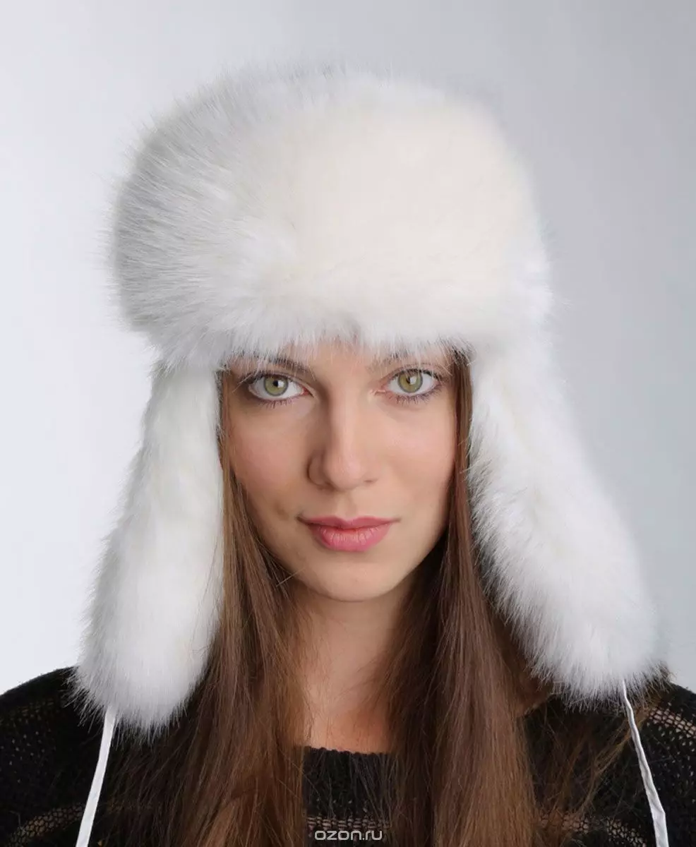 Лента-Ушанка (131 фотографии): со уши и крзно од овча, бела, со она што носејќи женски минк, зима од Чернобурки, со крзно 2953_61