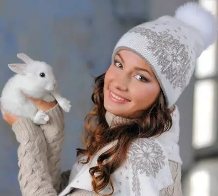 Sombrero de lana (59 fotos): modelos de merinos y lana de camello, qué hacer si el sombrero está satisfecho, desde lana peruana y oveja 2956_59