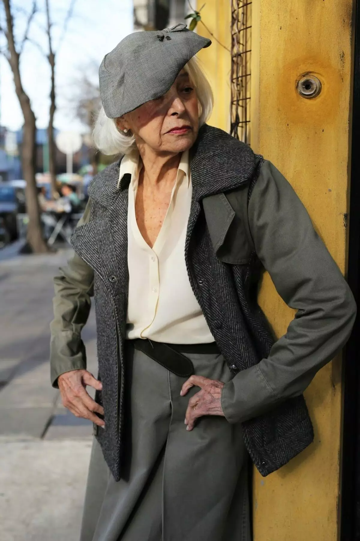 Как одеваться после 60 лет женщине. Элегантная пожилая женщина. Модные и элегантные старушки. Стильные старые женщины. Элегантная одежда для пожилых.