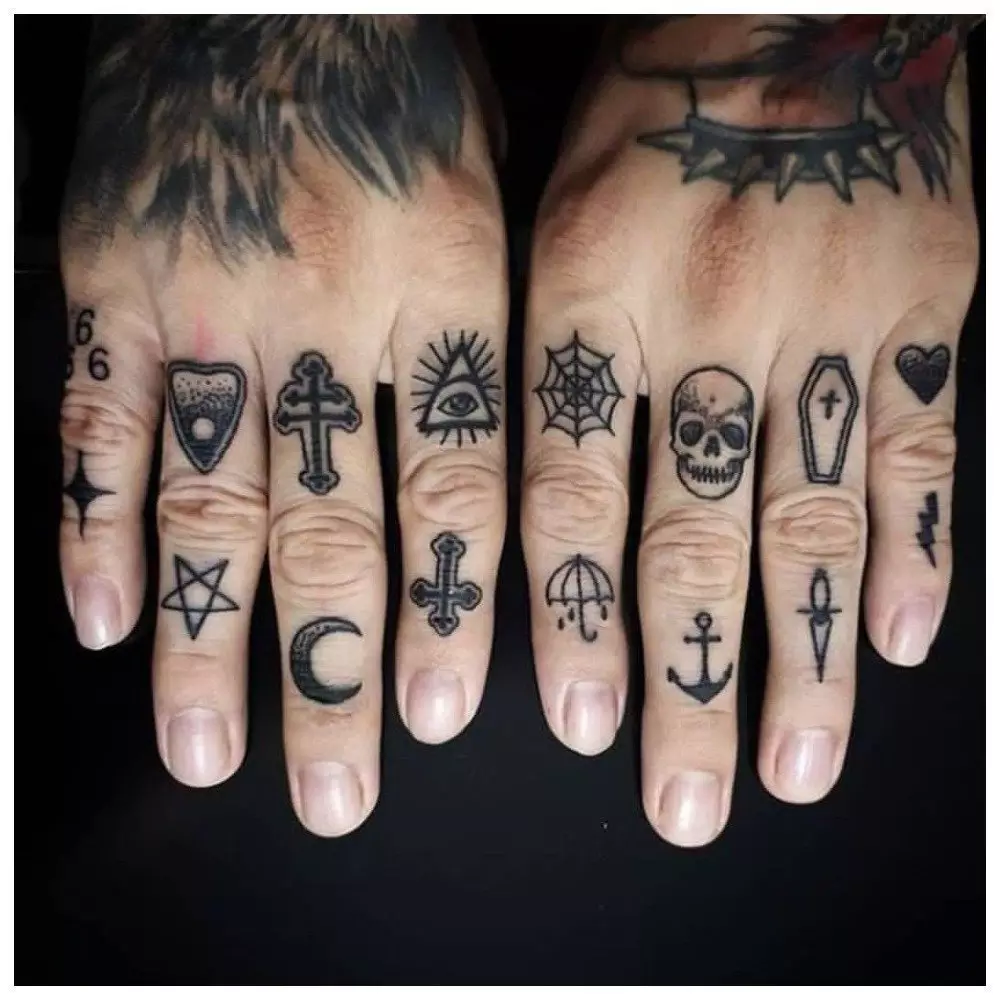 紋身“十字架”在手指上：紋身的價值。在中指和Mizinza上的過境點，在指標和無名手指上 295_23