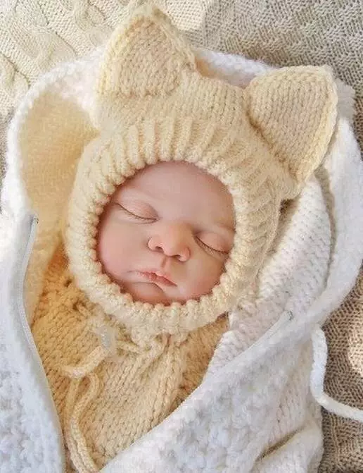 Зимске капе за новорођенчади (59 фотографија): кацига, плетени топли модели, од Если, шешир са зеконим ушима, вунени, на екстракту 2963_32