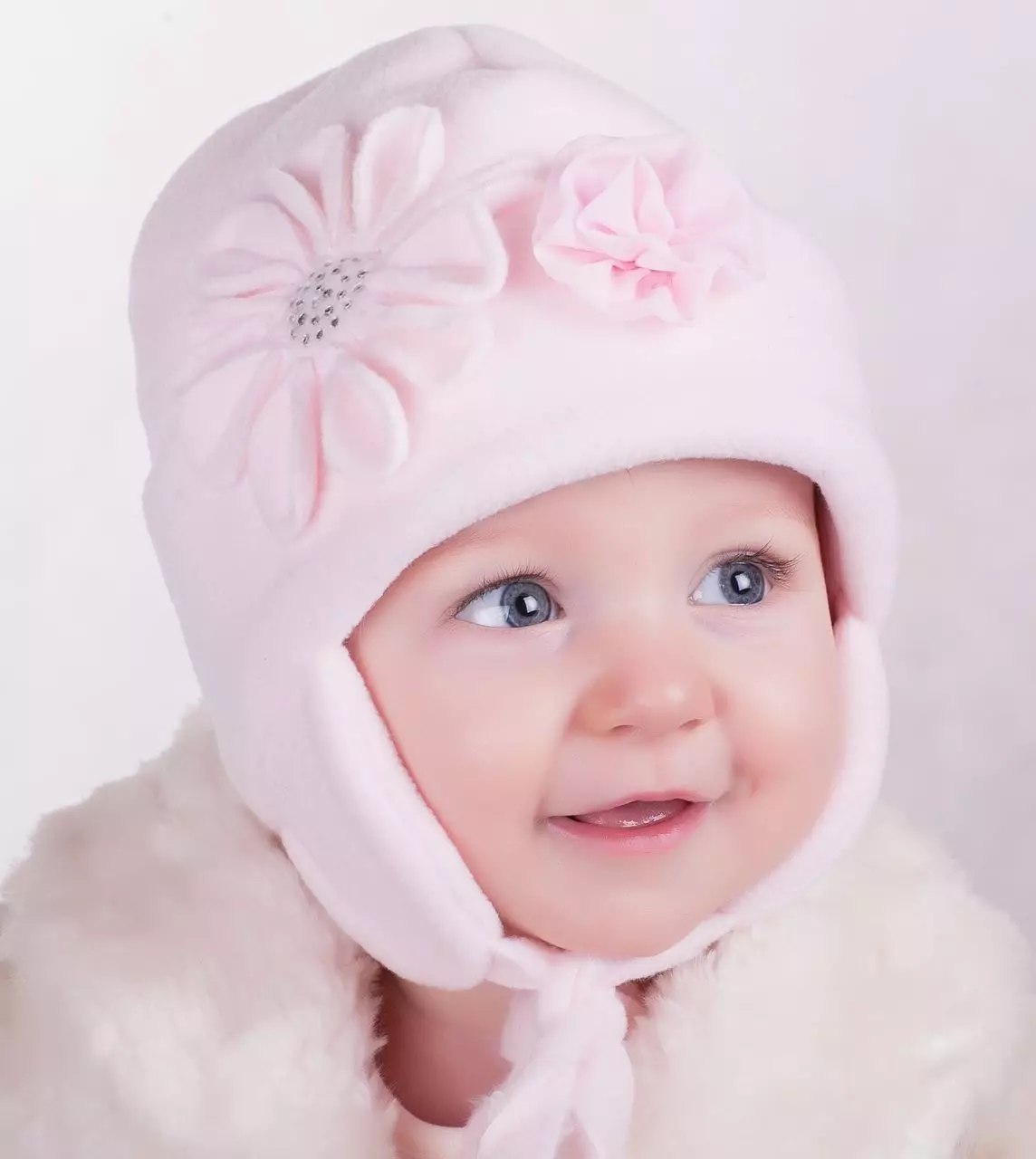 Зимске капе за новорођенчади (59 фотографија): кацига, плетени топли модели, од Если, шешир са зеконим ушима, вунени, на екстракту 2963_38