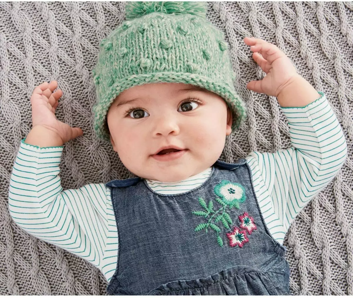 Зимске капе за новорођенчади (59 фотографија): кацига, плетени топли модели, од Если, шешир са зеконим ушима, вунени, на екстракту 2963_49