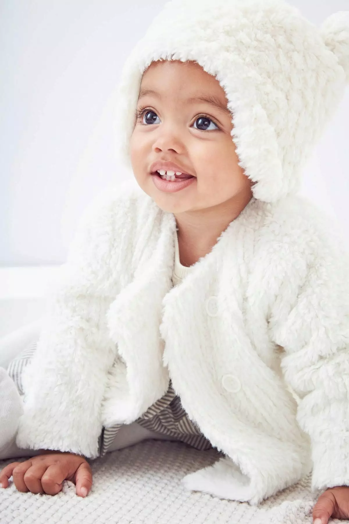 Зимске капе за новорођенчади (59 фотографија): кацига, плетени топли модели, од Если, шешир са зеконим ушима, вунени, на екстракту 2963_51