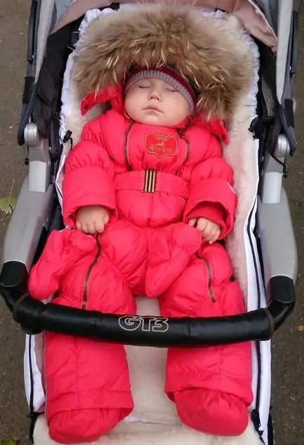 Зимске капе за новорођенчади (59 фотографија): кацига, плетени топли модели, од Если, шешир са зеконим ушима, вунени, на екстракту 2963_59