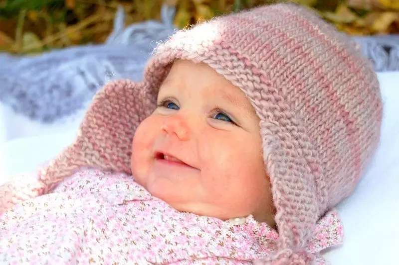 Зимске капе за новорођенчади (59 фотографија): кацига, плетени топли модели, од Если, шешир са зеконим ушима, вунени, на екстракту 2963_9