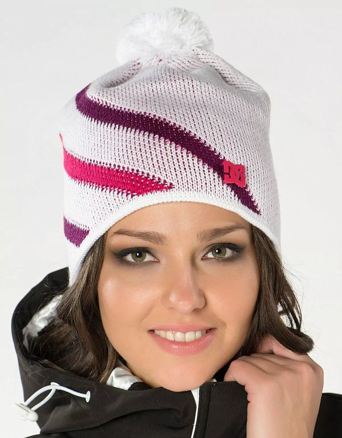 Sports caps (105 photos): Brand The North Face, Women's and Men's Knitted Models 2021, with Pompon, Fashion Hats of Ushanki 2966_54