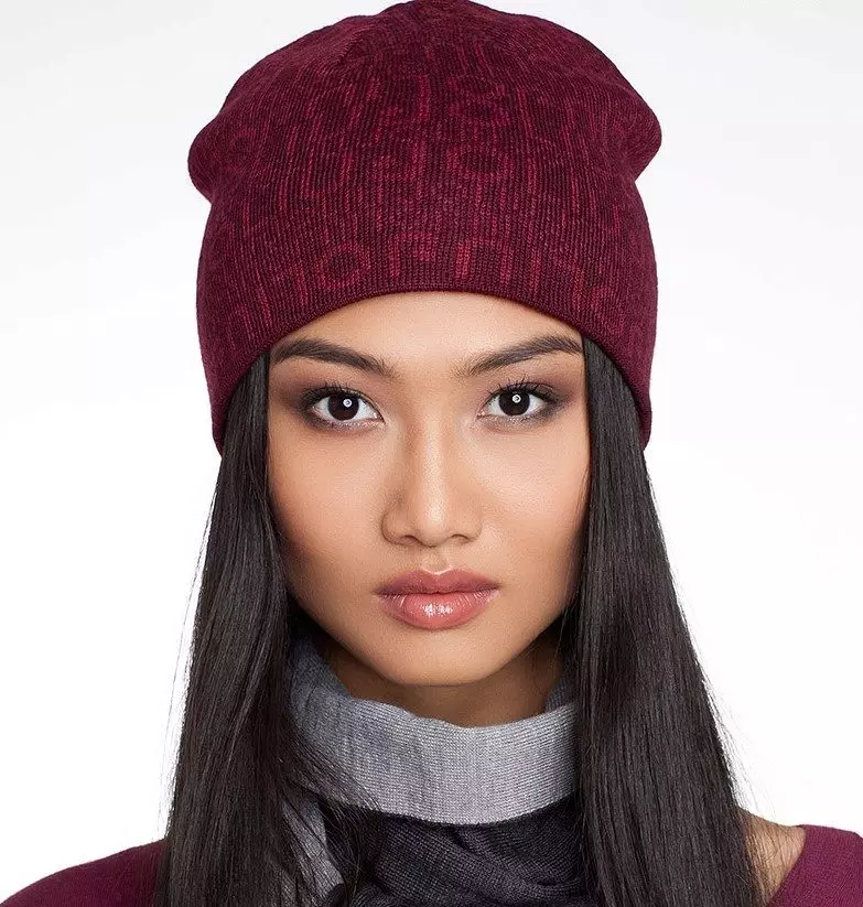 Спортивні шапки (105 фото): бренду The North Face, жіночі і чоловічі в'язані моделі 2021, з помпоном, модні шапки вушанки 2966_9