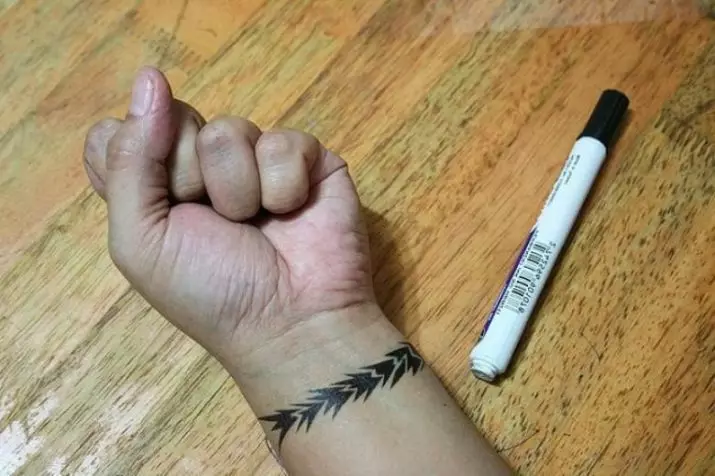 Tattoo Handle (59 Foto): Cara nggambar tato sing entheng ing tangan lan sikil kanthi gagang ireng? Tattoo cilik kanggo bocah-bocah wadon lan wong lanang lan gedhe, sketsa 296_42
