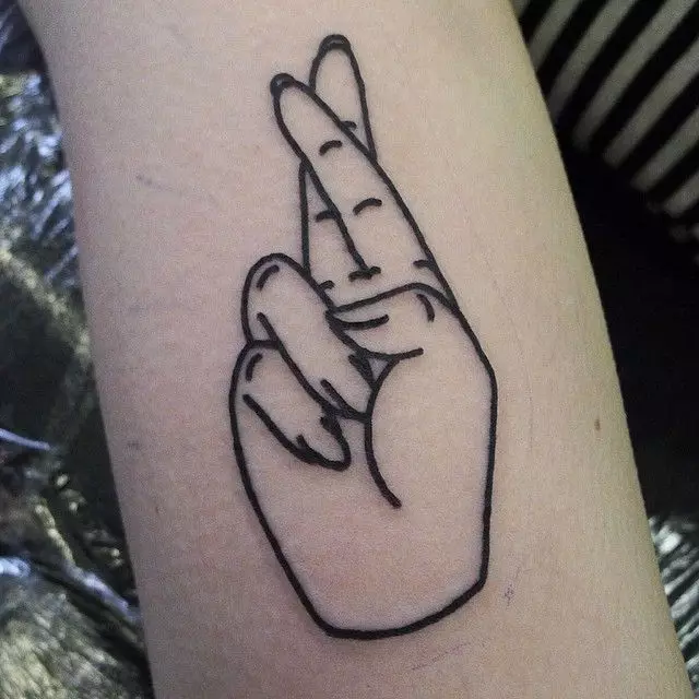 Tattoo rukojeť (59 fotografií): Jak nakreslit lehké tetování na ruce a nohu s černou rukojetí? Malé tetování pro dívky a muže a velké, skici 296_5